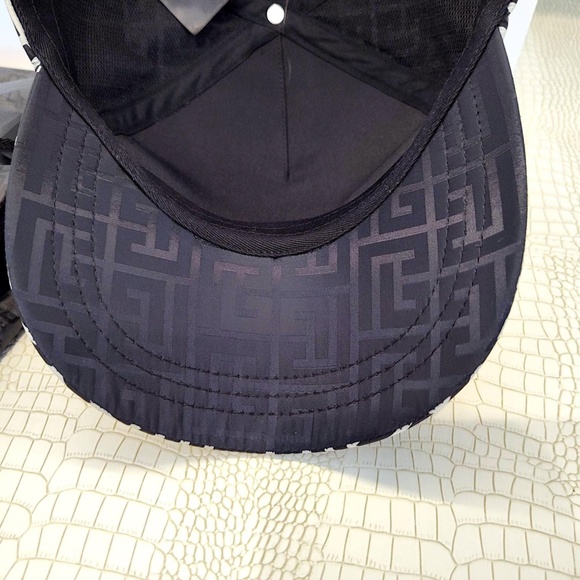 Brand New "Very Rare Black/Light Gray (Not White) BALMAIN Monogram Cap Size TU - Picture 9 of 14